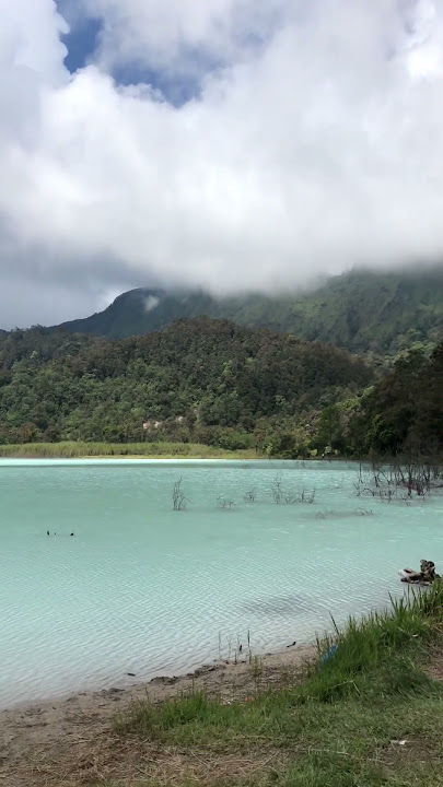 here is the view of Talaga Bodas Garut. Majestic view. #garut #nature #talagabodas #fog #foggy