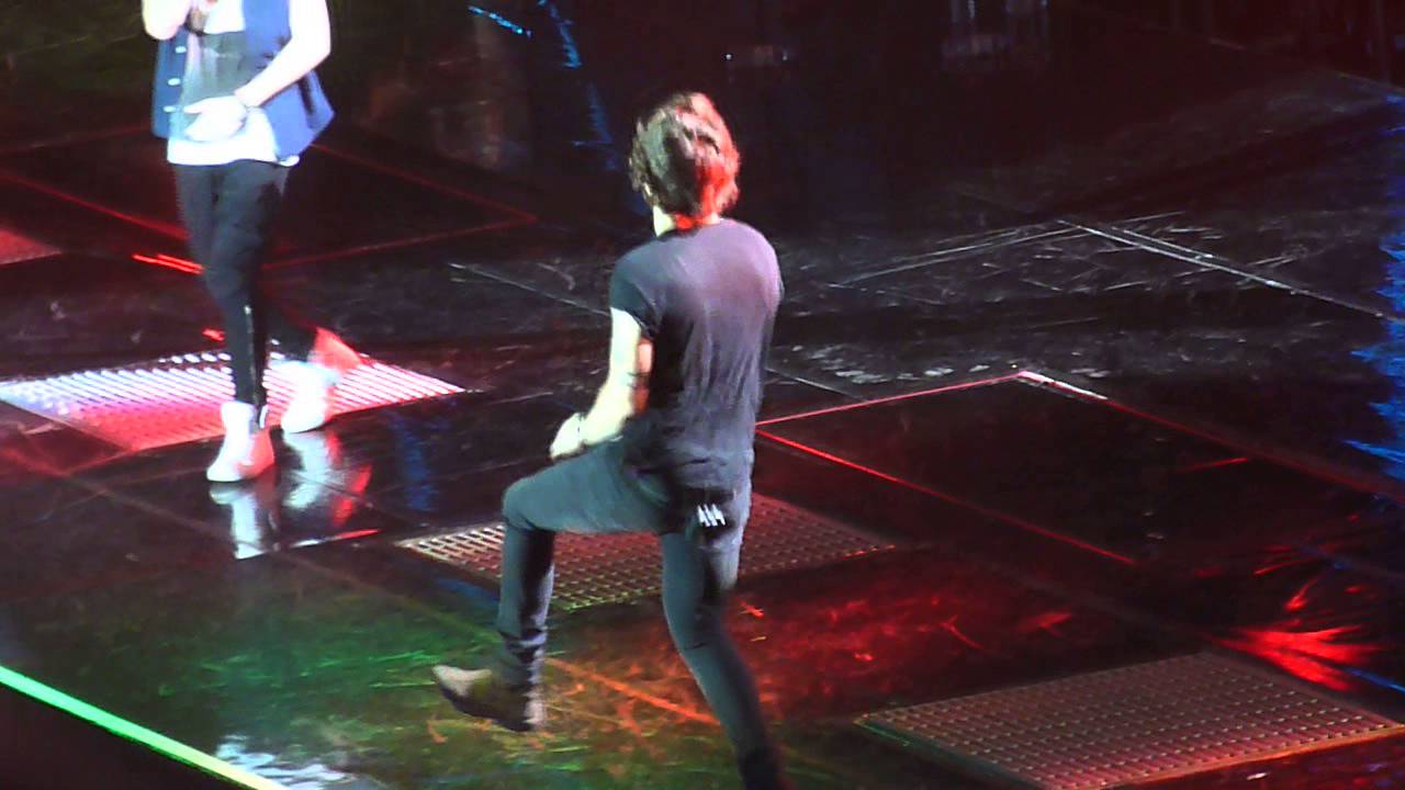 One Direction - Kiss You - Manchester 19/04/13