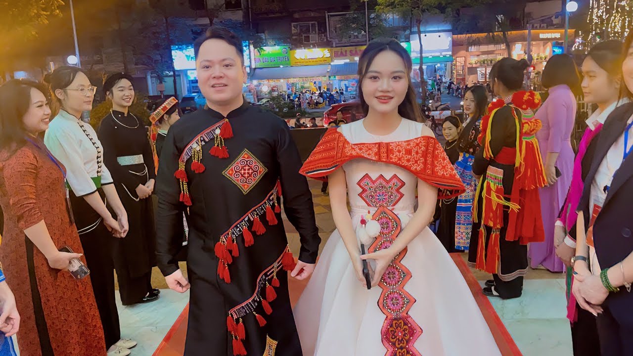 Hà Quỳnh Như sánh bước cùng Thanh Phong trên Thảm Đỏ Truyền Hình Trực Tiếp Lễ Tuyên Dương của UBDT