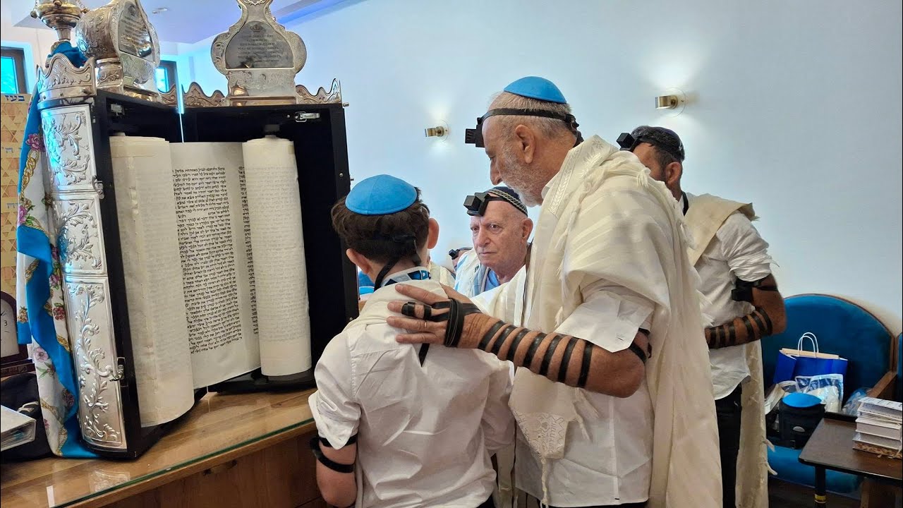 בית הכנסת הסלוניקאי ליד נמל תל-אביב / קריאת התורה איתן בוהדנה