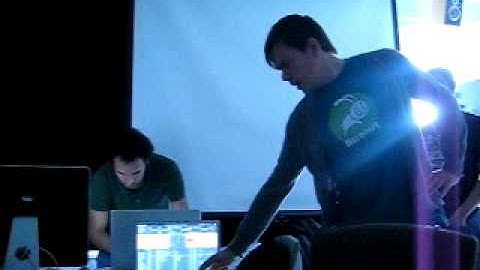 Controlling visuals and music with Pure Data #1