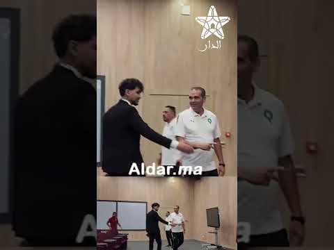 هشام الدكيك يرحب بالوفد الجزائري في لقطة رائعة قبل افتتاح كأس إفريقيا بالقاعة