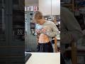 腹筋を割るには？？飲んでるプロテインはOptimum Nutrition ハイドロホエイ🥤⚫︎1回分あたり30gのホエイプロテイン⚫︎100％ 加水分解ホエイプロテイン アイソレート#pr