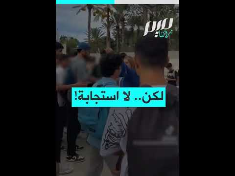 تلاميذ تونس يواجهون منع الصلاة بسجود جماعي يهز المكان 