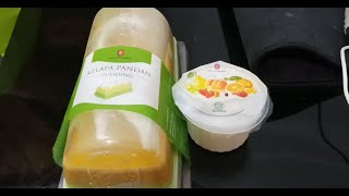 Reviewing Holland Bakery Kelapa Pandan Pudding Log (Price Rp25,700)