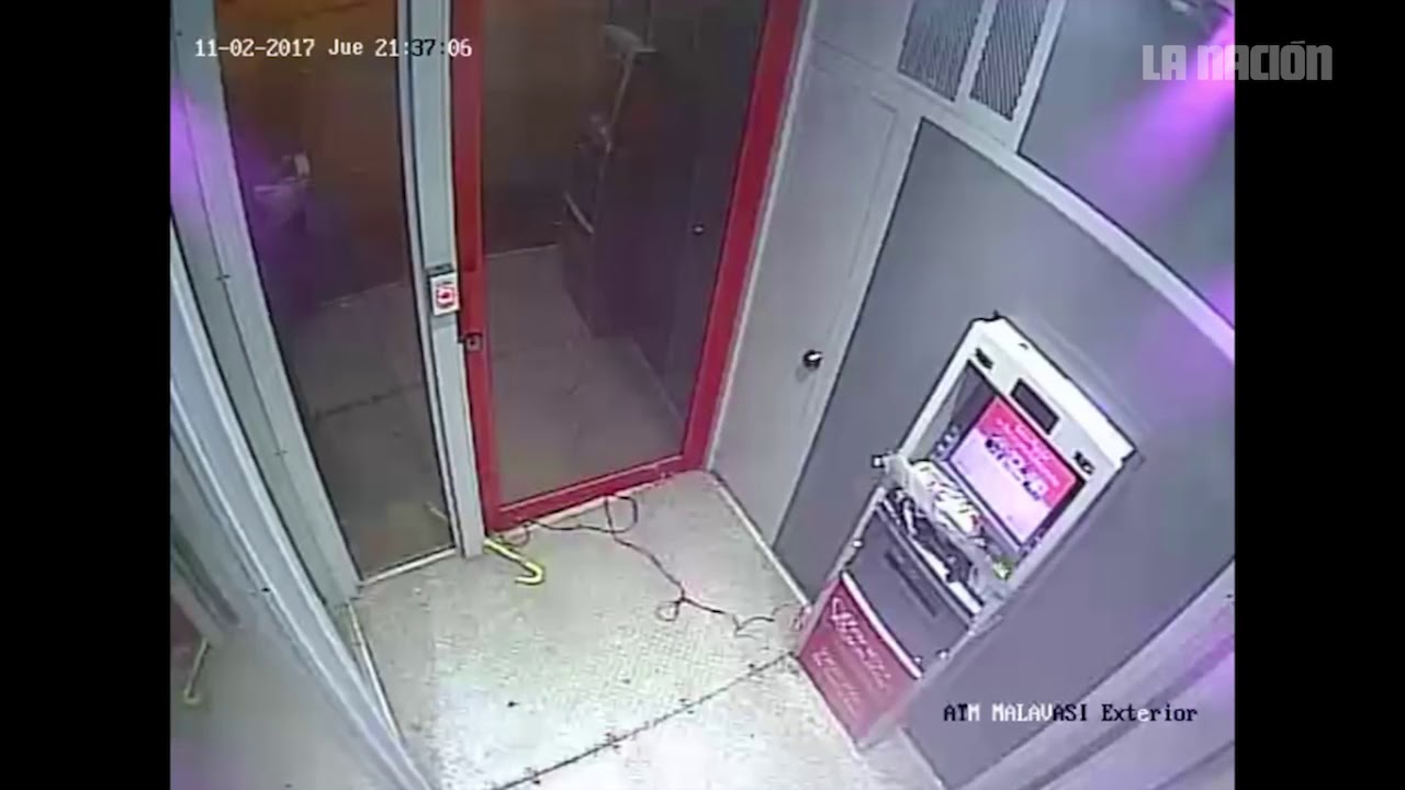 Colocan explosivos en cajeros