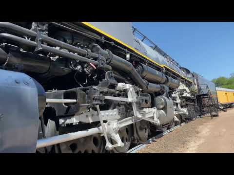 UP 3977 - YouTube
