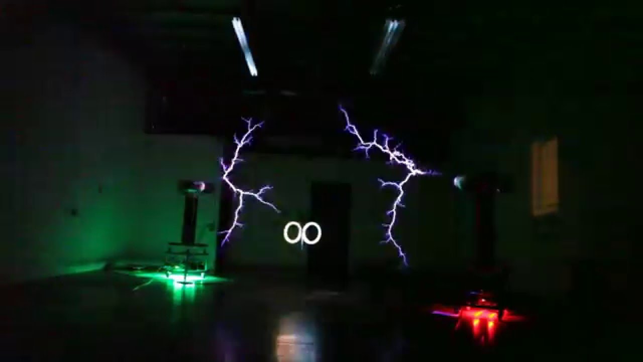 Christmas Tesla Coil "Jingle Bell Rock" Musical Tesla Coil! (Better