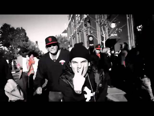Roach Gigz - One (Go Giants 2012) adlı videoyu YouTube'da izle Roach Gigz - One (Go Giants 2012) adlı videoyu YouTube'da izle