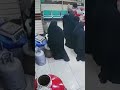 شاهد نساء يسرقن في صنعاء سرقه خطر علي المحلات لكن ليس تعتدي عليهن المقطع في القناه كامل اكبر سارق