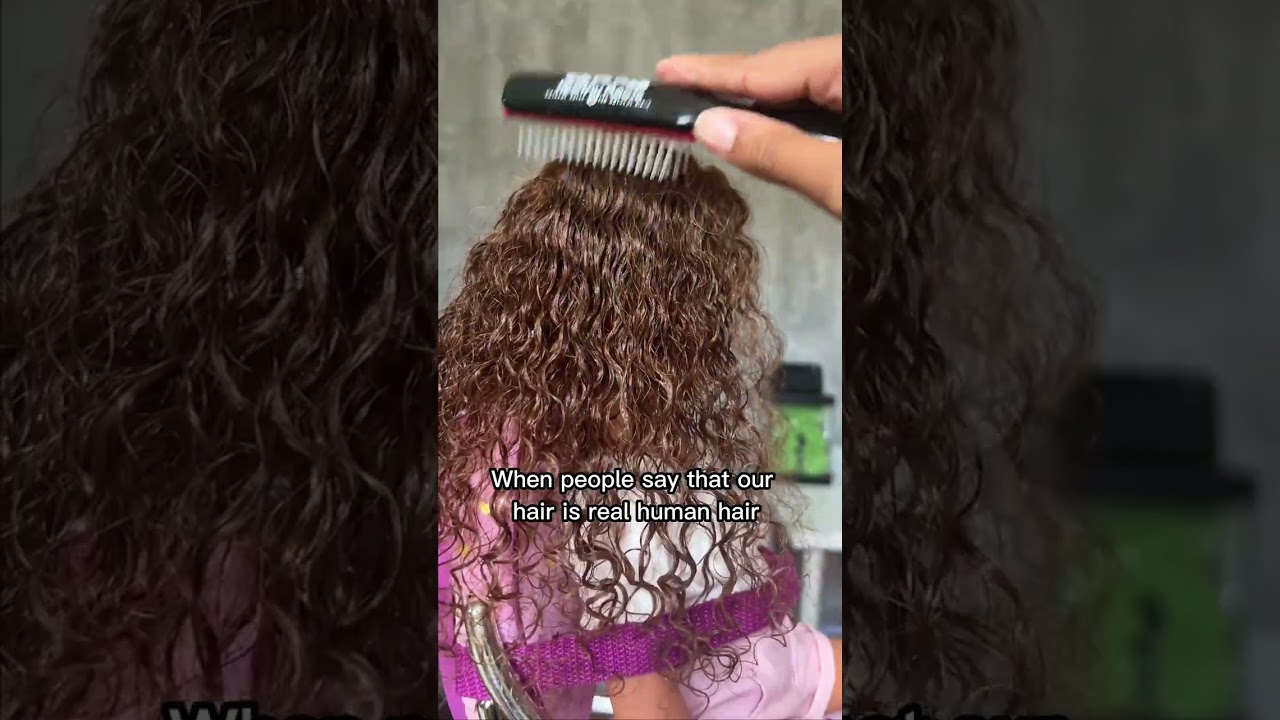 This doll's hair is full of ✨ curl power✨ 