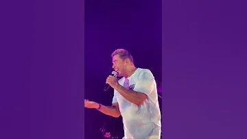 مبمسكش العصايه من النص عمرو دياب 