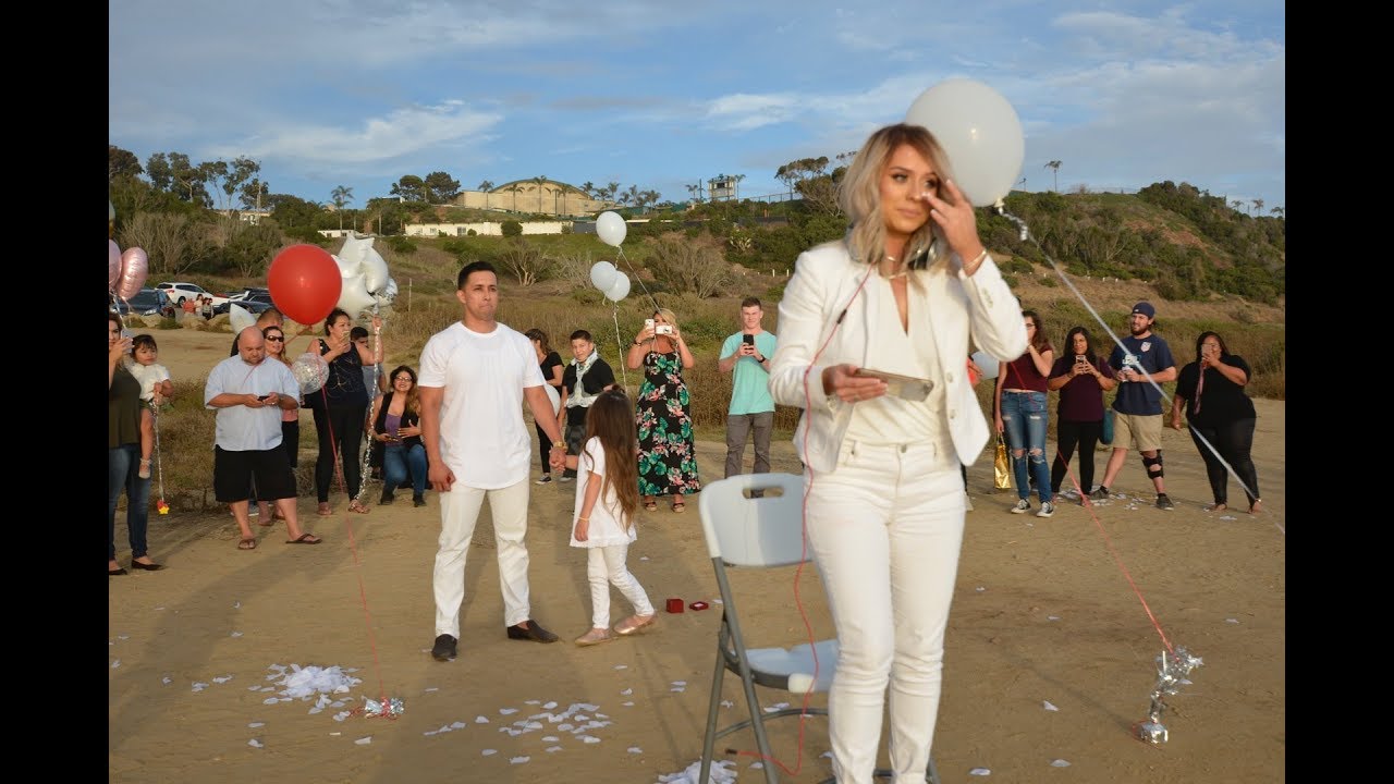 Reporter rushes to cover ‘breaking’ story, finds boyfriend proposing on one knee