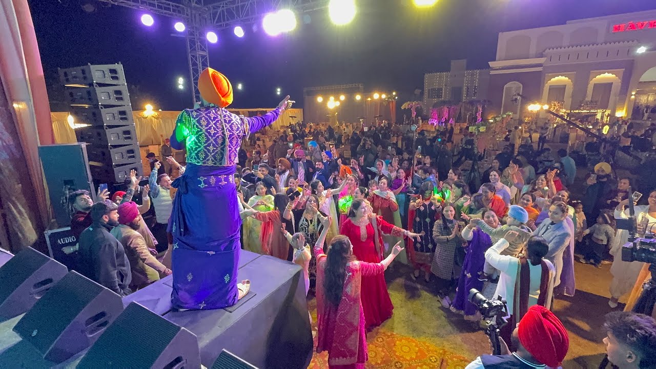 ਨੱਚਣ ਤੋਂ ਪਹਿਲਾਂ ਹੋਕਾ ਦਿਆਗੇ , ਸਭਨਾ ਨੂੰ ਇੱਕ ਮੌਕਾ ਦਿਆਗੇ