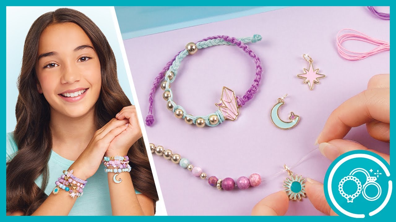 Make It Real 1316 Braccialetti della Felicità – Kit Creativo con 50 Pezzi: Fili Colorati, Perline e Ciondoli – Crea 5 Braccialetti di Corda Intrecciati – Con Vassoio Creativo