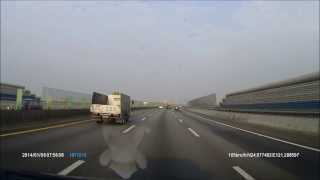 1040106 國道二號 開雙B該帥氣超車