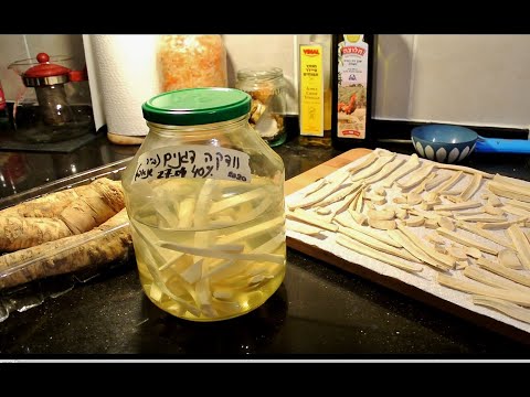 הכנת ליקר משורש חזרת עם דבש מכוורת נגוהות - וודקה חרנובוחה Hrenovuha