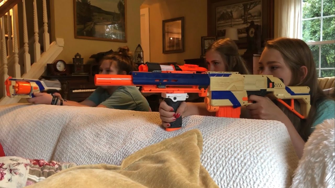 BOYS VS GIRLS HOUSE WAR (Nerf war)