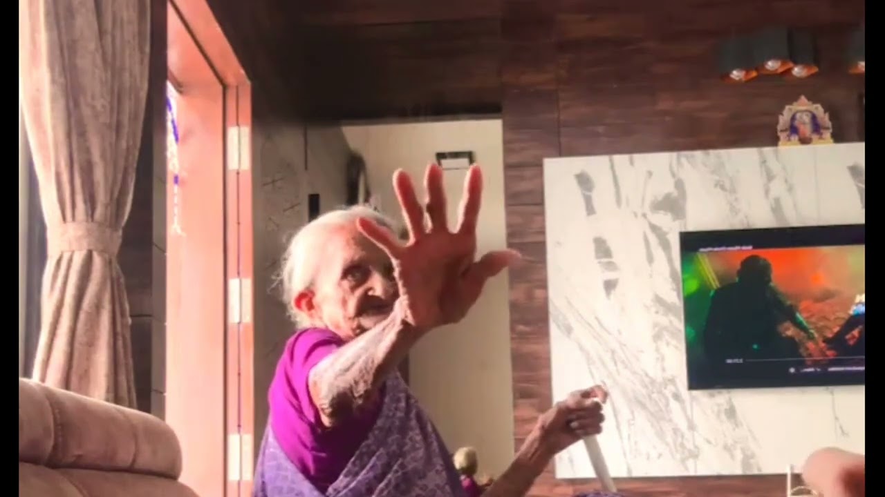 બપોર નહી થયા હોય હજુ દાદી મા અને પૌત્ર વહુ DADI MAA #baanimoj #sasbahu #familyfun