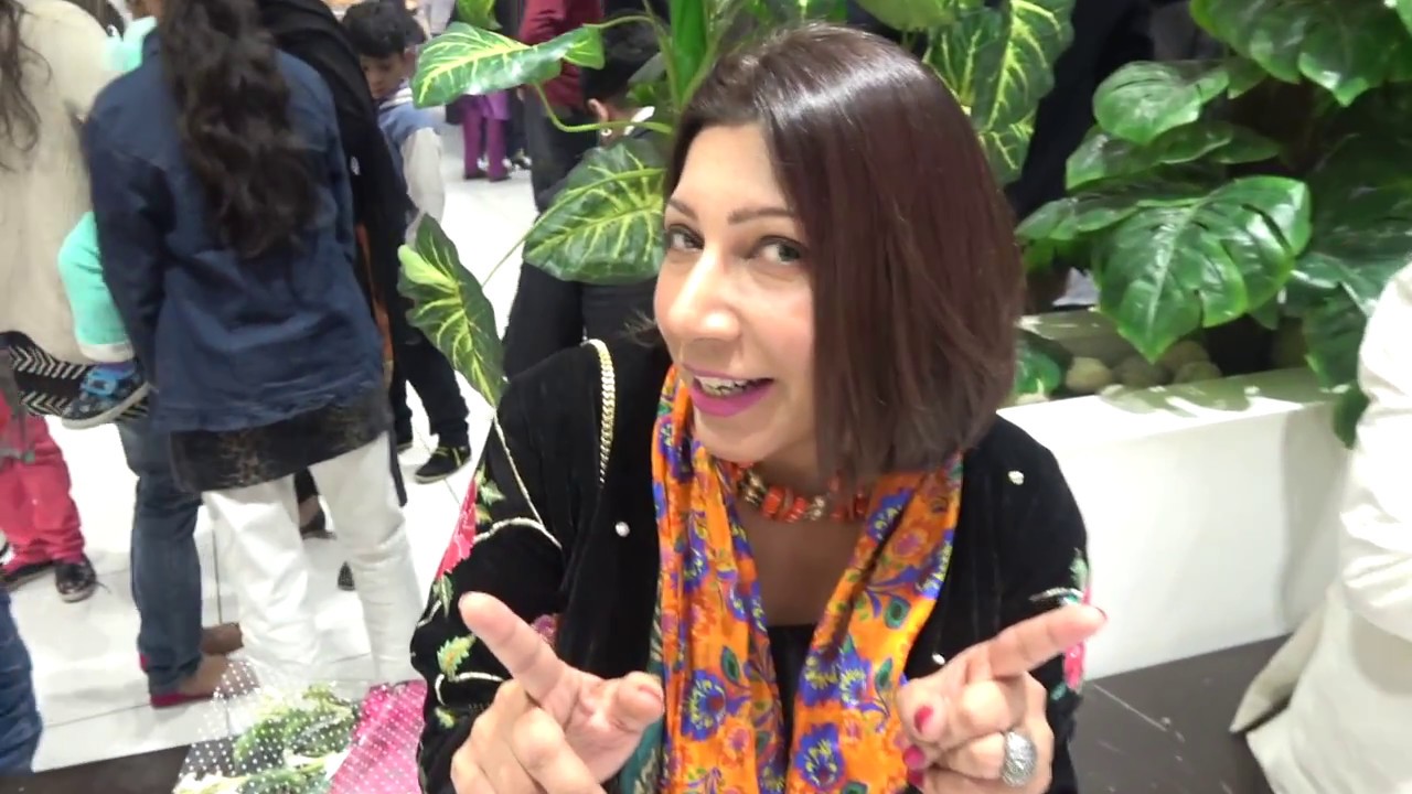 RJ Mona Zia Presenter Samaa FM 107.4