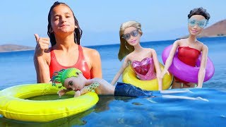 картинка: Видео с игрушками. Спасатели Малибу из школы Монстер Хай. Все серии про куклы