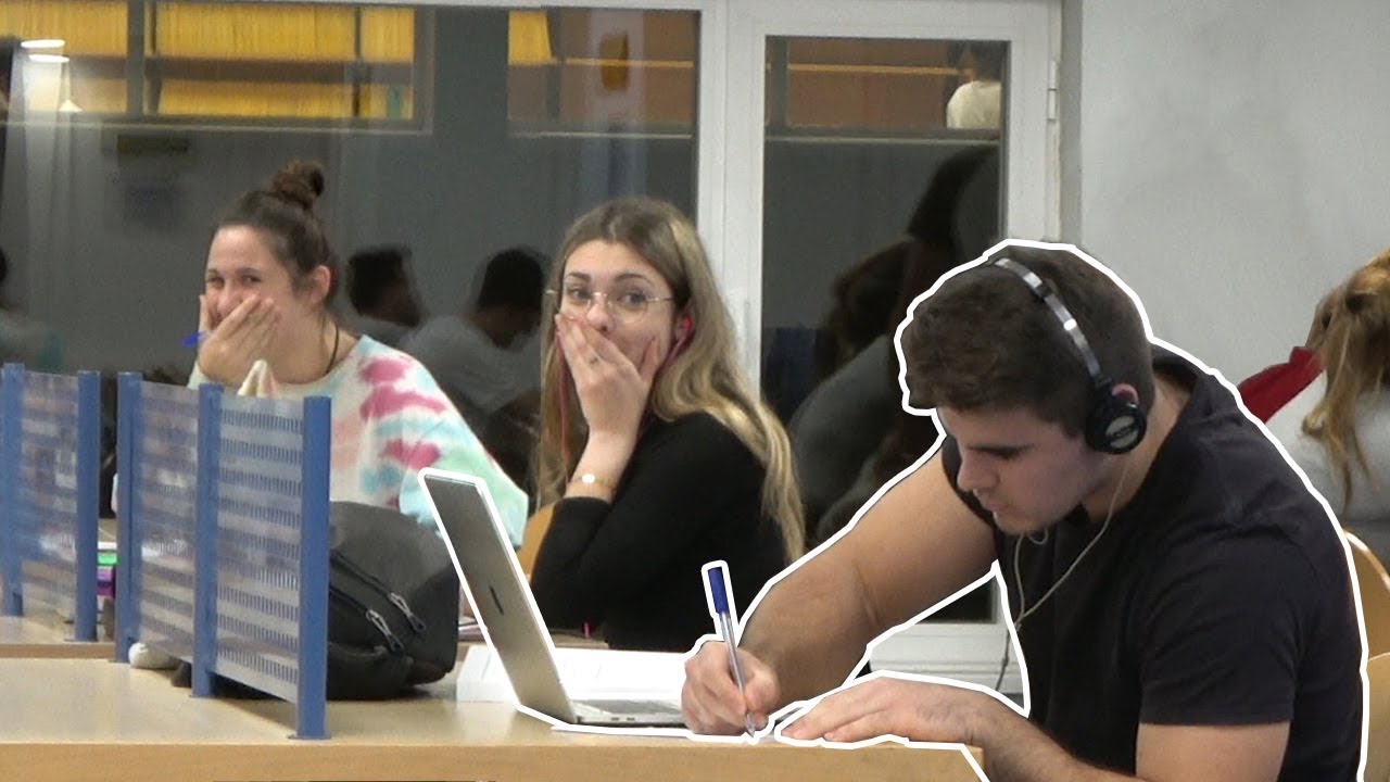 🔊Viendo TUTORIALES INCÓMODOS 😁 en la BIBLIOTECA 2 [Cámara Oculta]