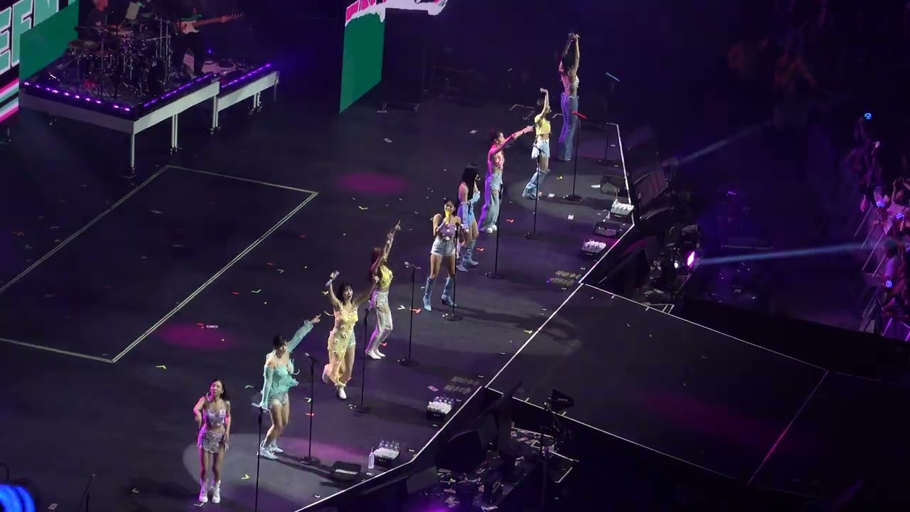 TWICE (트와이스) - QUEEN OF HEARTS | 4K FANCAM (직캠) | READY TO BE TOUR LONDON