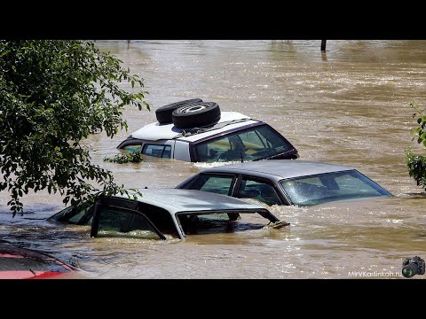 Воронеж ушел под воду. Мощнейшие ливни затопили город, улицы превратились в реки