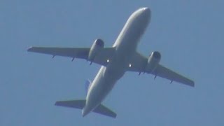 United Airlines Airbus A320-232 (UA439, N460UA) flying over from CMH Airport 