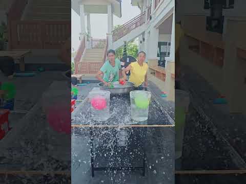 สาดน้ำให้ลูกโป่งแตก