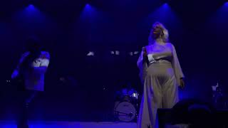 Kraak & Smaak - Twilight (23-12-23 Tivoli) feat. Izo Fitsroy