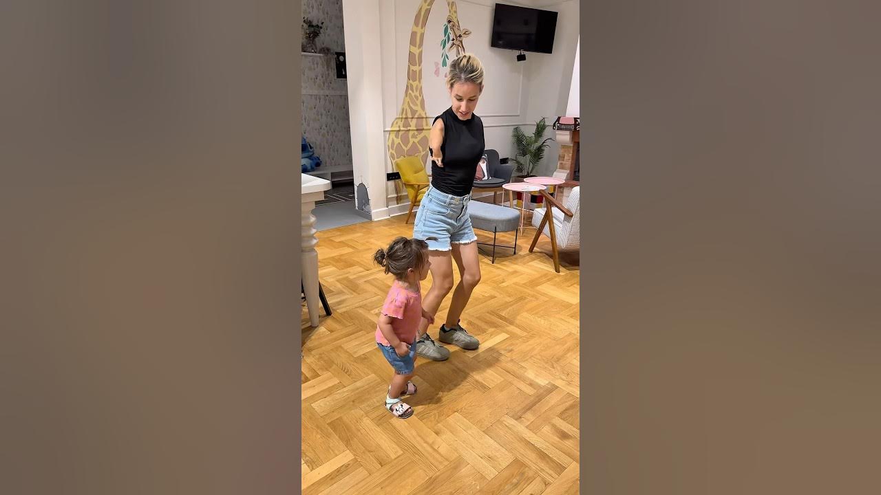 Lara loves APT song ๐๐#birthday #mom #apt #kids #playing #music Lara loves APT song ๐๐#birthday #mom #apt #kids #playing #music