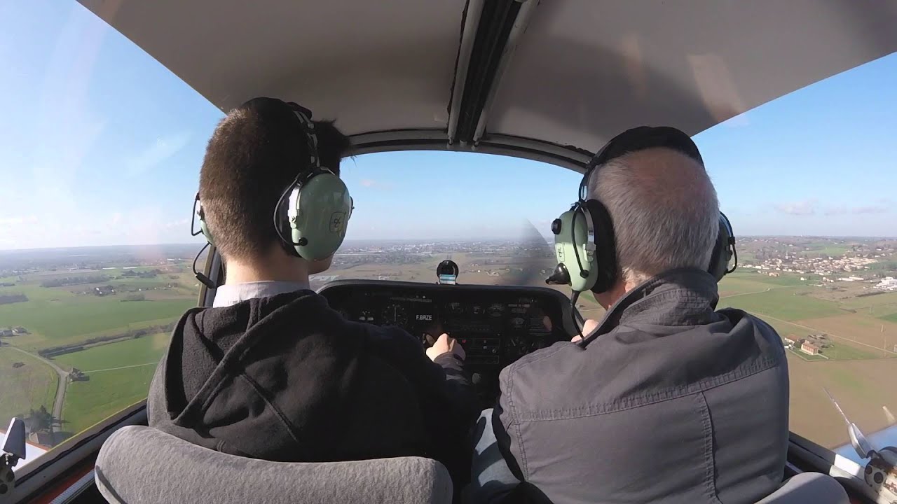 Atterrissage Robin DR300-140 F-BRZE - LFDM