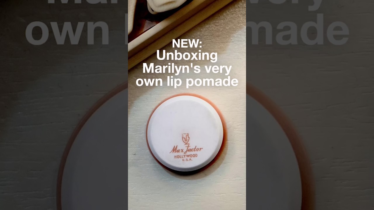 Unboxing the latest edition to my museum: the third item I own that actually belonged to Marilyn! 💄
