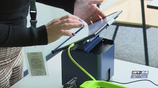 Electronic poll books unveiled ahead of Nov. 4 election