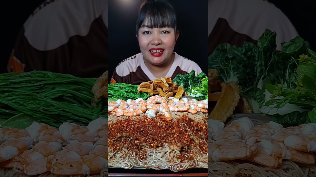 ขนมจีนซาวน้ำปลาร้า(ข้าวปุ้นซาว)กินกับกุ้งลวกหวานๆแคบหมูกรอบๆอร่อยสุดๆ @ตั้งใจกิน