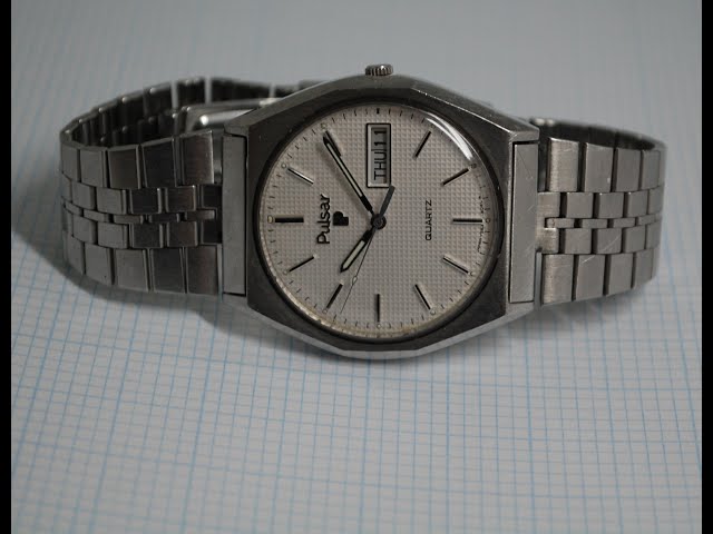 1981 Pulsar Big P Quartz men's vintage watch with graph paper dial