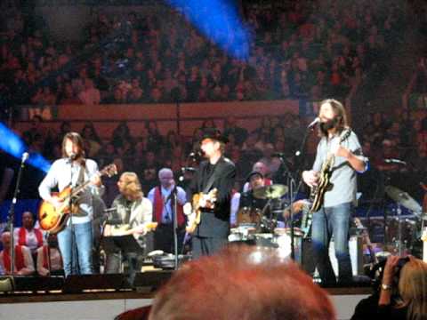 Roger McGuinn sings  "Turn Turn Turn" at Pete Seeger's 90th Birthday Celebration -