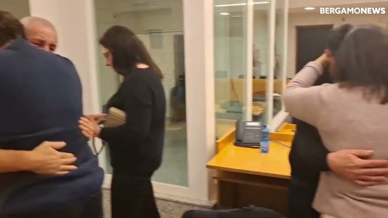 Ergastolo per Sangare, l’abbraccio dei familiari di Sharon in aula