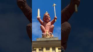 Scotland's heraldic lion with crown, sword and sceptre above the entrance of the Queen's Gallery