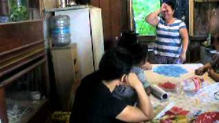 Família reunida jogando Mimicando. screenshot 4