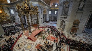 Mourners say goodbye to Pope Francis