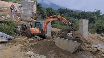 Cầu Khe Trang.Đào xong hố móng kè.Nhanh chóng vận chuyển vật liệu đổ xong móng kè đá thượng lưu mố 2