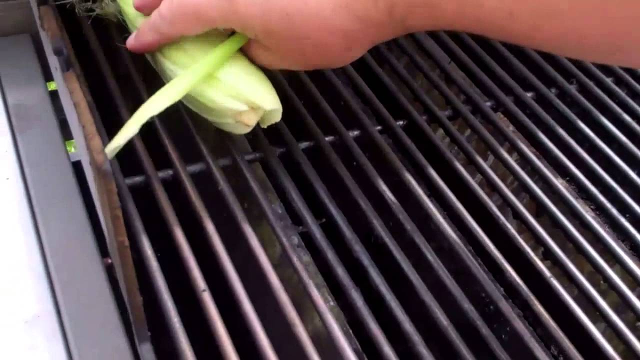 Simple Grilled Corn on the Cob - YouTube
