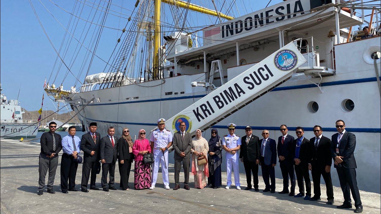 KEDATANGAN KRI BIMA SUCI DI MUSCAT OMAN - YouTube