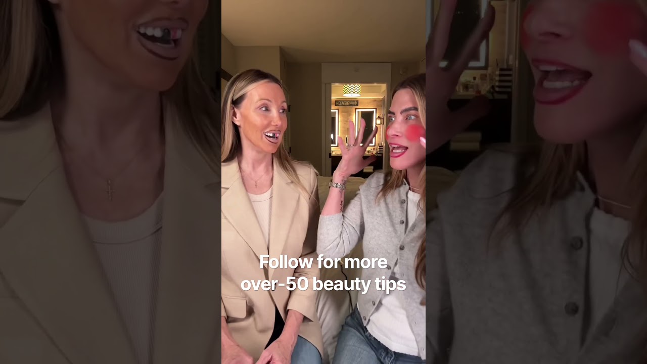 When you go out of town with a friend … you naturally share all the beauty tips 💅