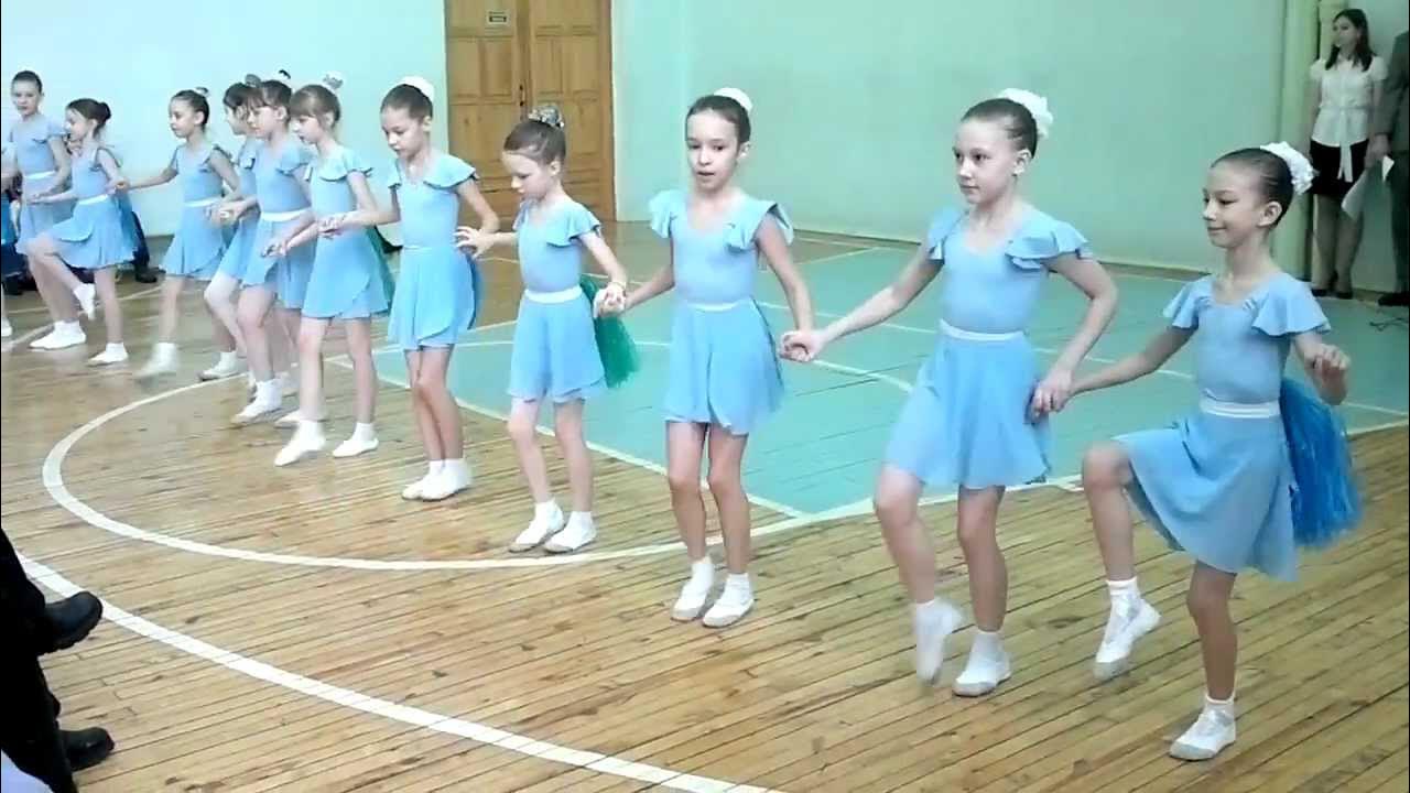 Танец лошадок в детском саду. Памирский танец лошадки. Танец лошадки на памире. Карнавальные костюмы лошадка цирковая. Танец шутов в детском саду.