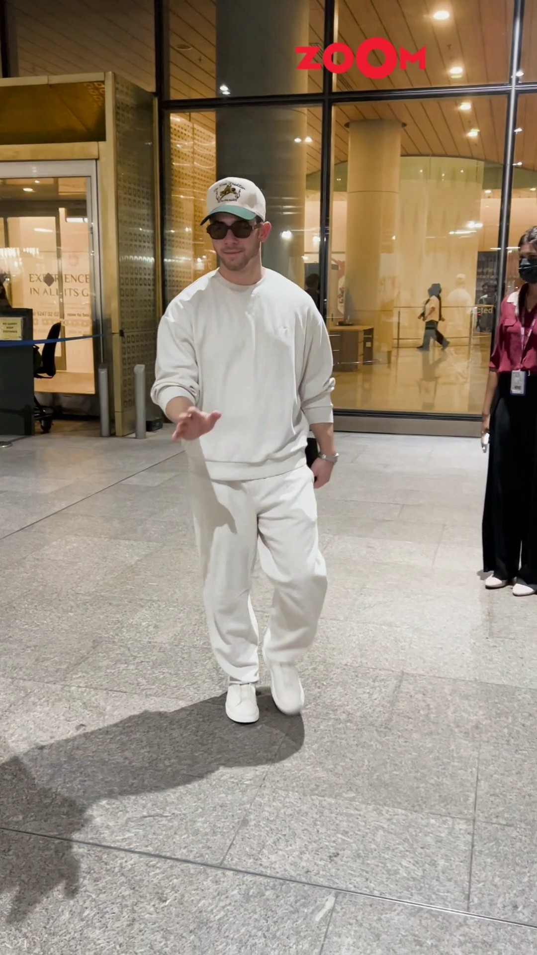 Nick Jonas LANDS in Mumbai for wife Priyanka Chopra's brother's wedding ? #priyanka #nickjonas