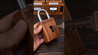 The idea of ​​antique wooden locks