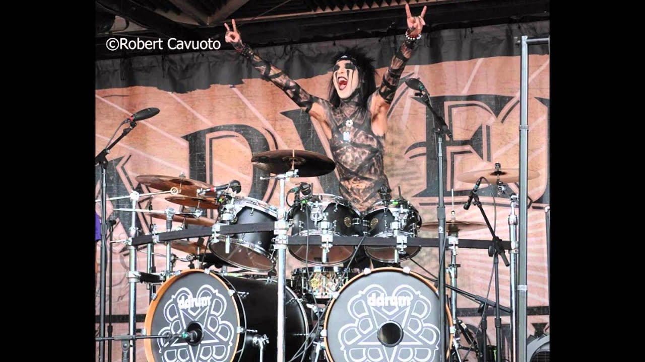 CC (Christian Coma) - I hate myself for loving you